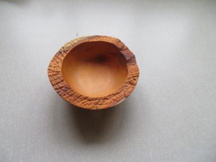 Yew textured rim bowl by Nick Caruana